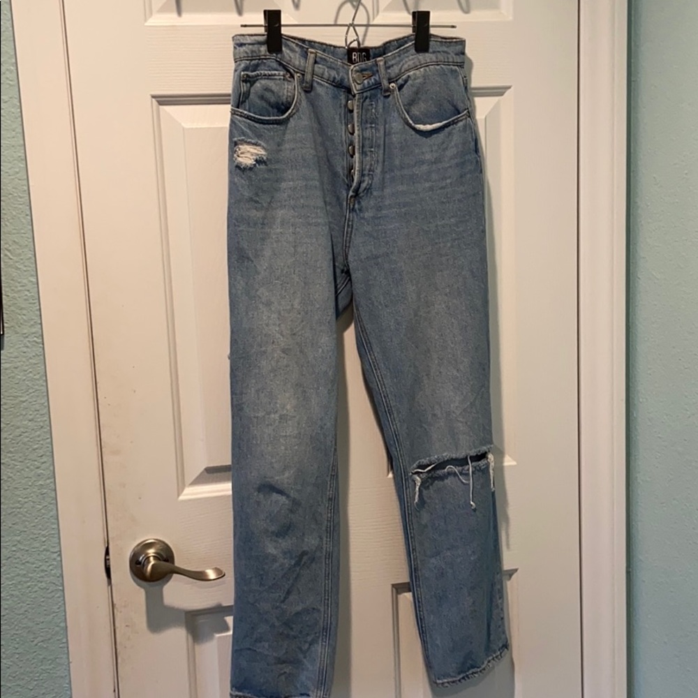 Relaxed straight jeans with rip details